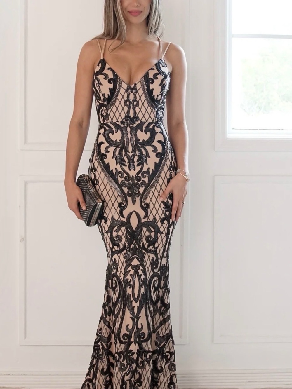 Elegant Black Lace Overlay Evening Gown - Women Dresses